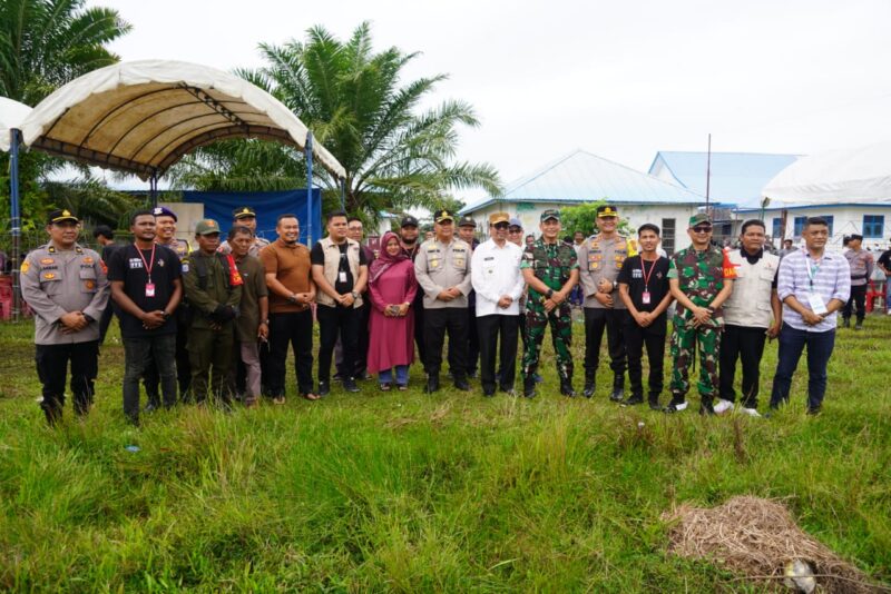 Danrem 012/TU Kolonel Inf Benny Rahadian, S.E., M.Han. Pj Bupati Azwardi AP, M.Si., dan Forkopimda Aceh barat Kunjungi Sejumlah TPS di Aceh Barat. Dok: Penrem 012/TU /Dedy Surya/KDNindonesia