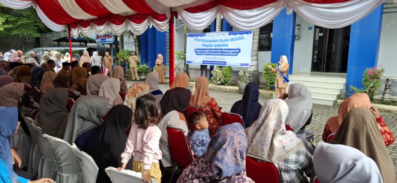 Ketua Forikan Aceh Safriati, S.Si, M.Si saat berikan arahan pada acara penyerahan ikan secara simbolis kepada masyarakat
Foto. Dok. Diskominsa