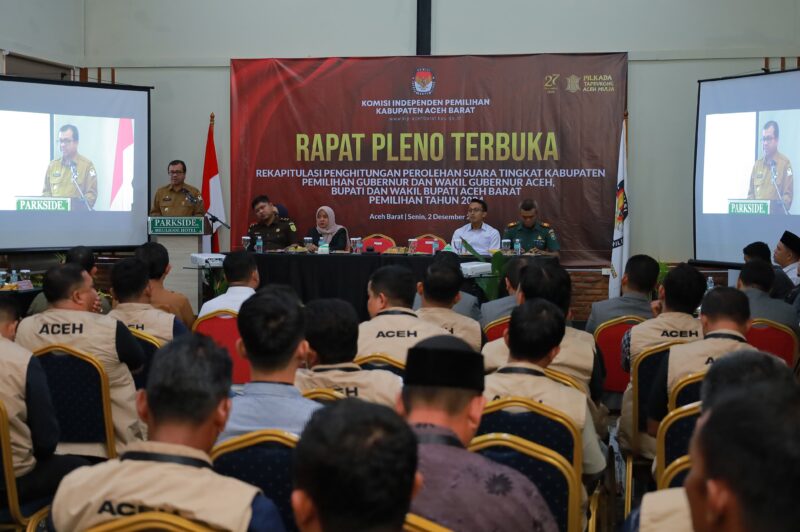 Pj Bupati Aceh Barat Azwardi, AP, MSi menyampaikan pidatonya saat pembukaan Rapat Pleno Terbuka rekapitulasi hasil penghitungan suara.
Foto. Dok. Diakominsa