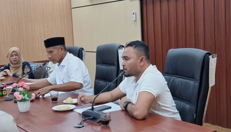 Sekda Marhaban pimpin rapat beraama DPRK Aceh Barat dalam rangka menetapkan usulan WPR.
Foto. Dok Kdnindonesia