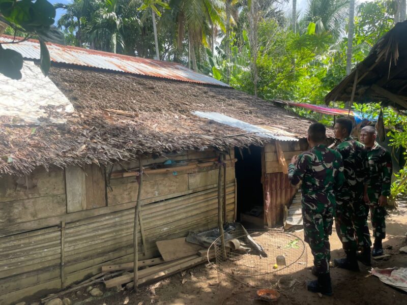 Foto : Yonif 115/Macan Leuser terus melanjutkan program Rehab Rumah Tidak Layak Huni. Dok : Dedy Surya/KDNindonesia